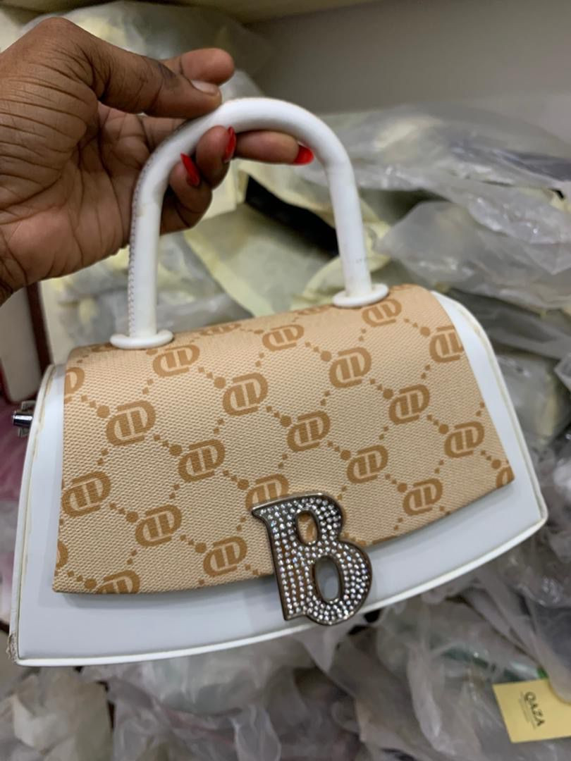 Mini sac de sortie – Disponible en vert, blanc et orange (Togo)