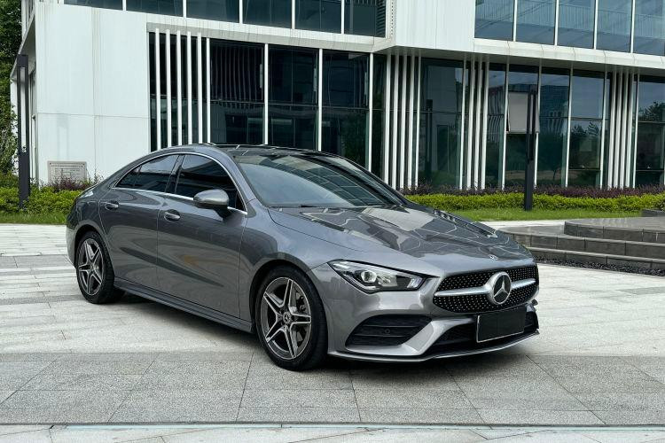 Mercedes-Benz CLA année 2020 modèle CLA 200 gris